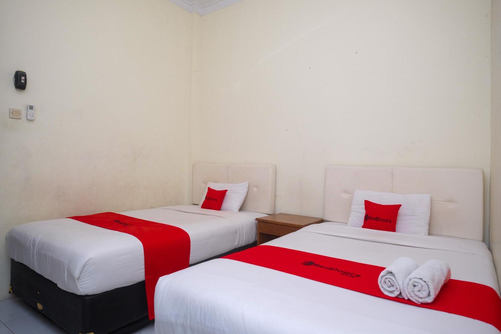 Reddoorz Syariah Near Pakuwon Mall Jogja Kejayan Екстериор снимка