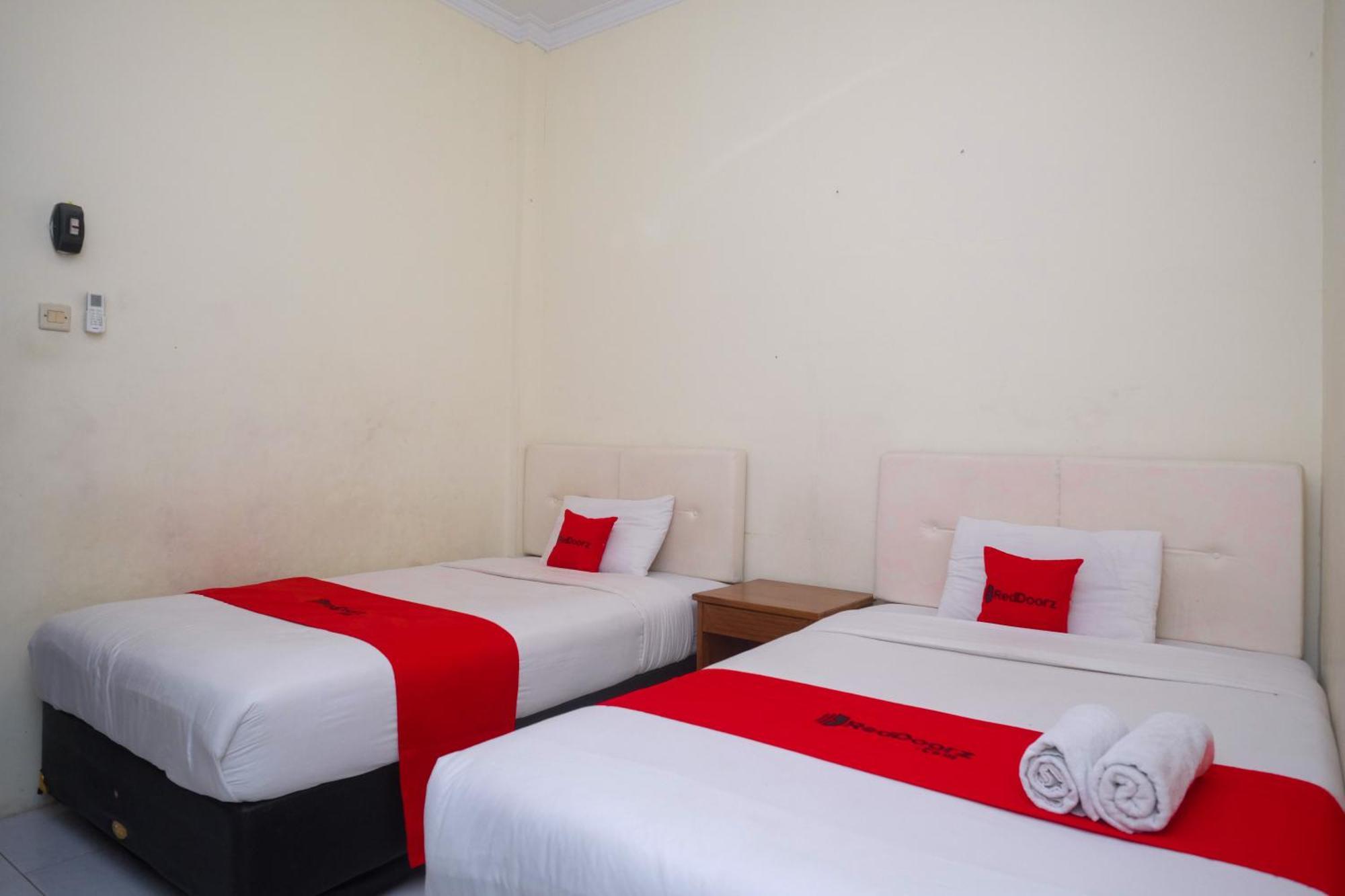 Reddoorz Syariah Near Pakuwon Mall Jogja Kejayan Екстериор снимка