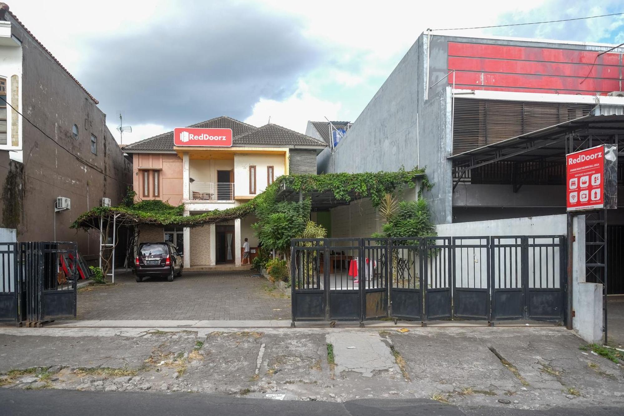 Reddoorz Syariah Near Pakuwon Mall Jogja Kejayan Екстериор снимка