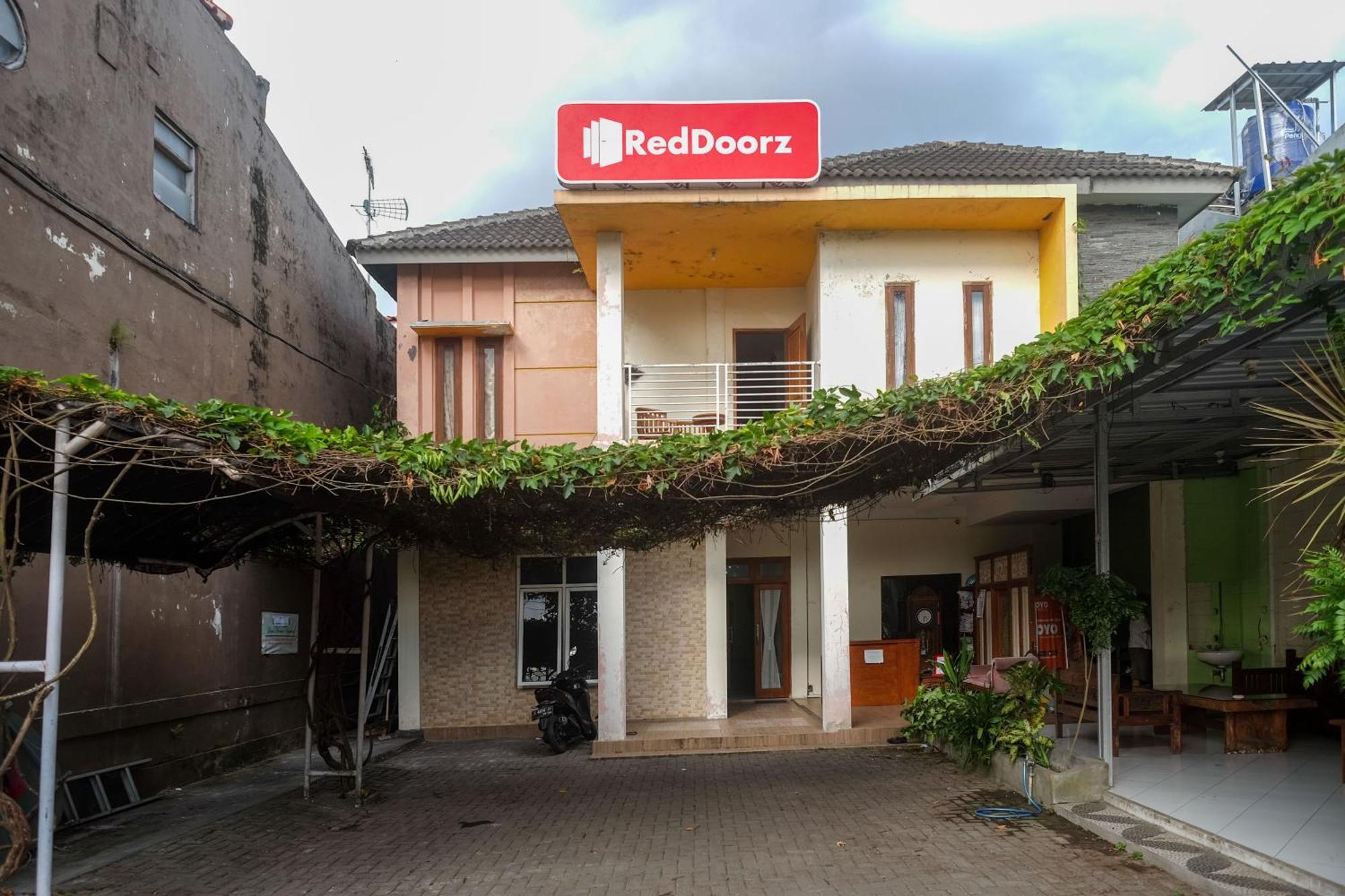 Reddoorz Syariah Near Pakuwon Mall Jogja Kejayan Екстериор снимка