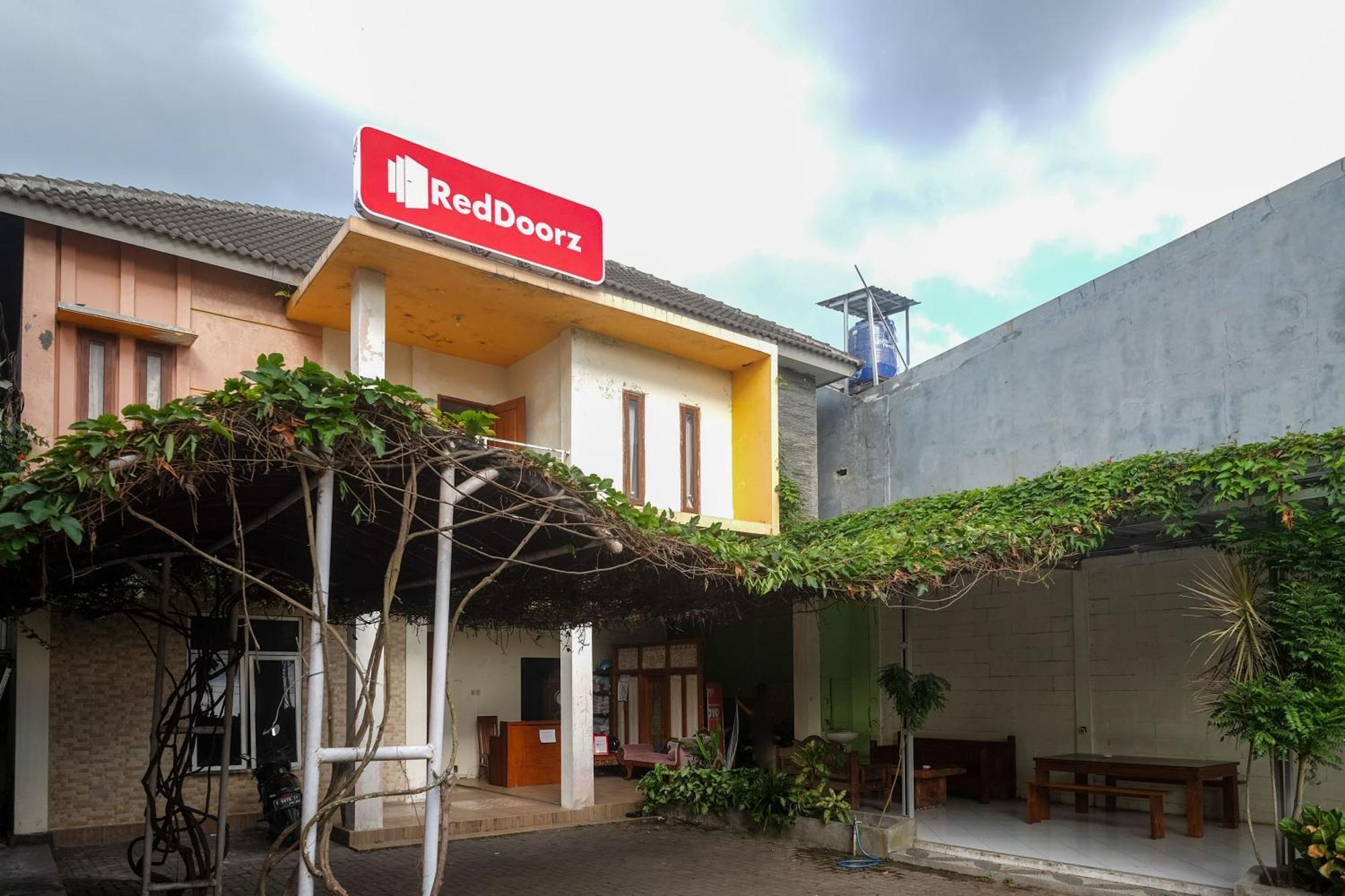 Reddoorz Syariah Near Pakuwon Mall Jogja Kejayan Екстериор снимка