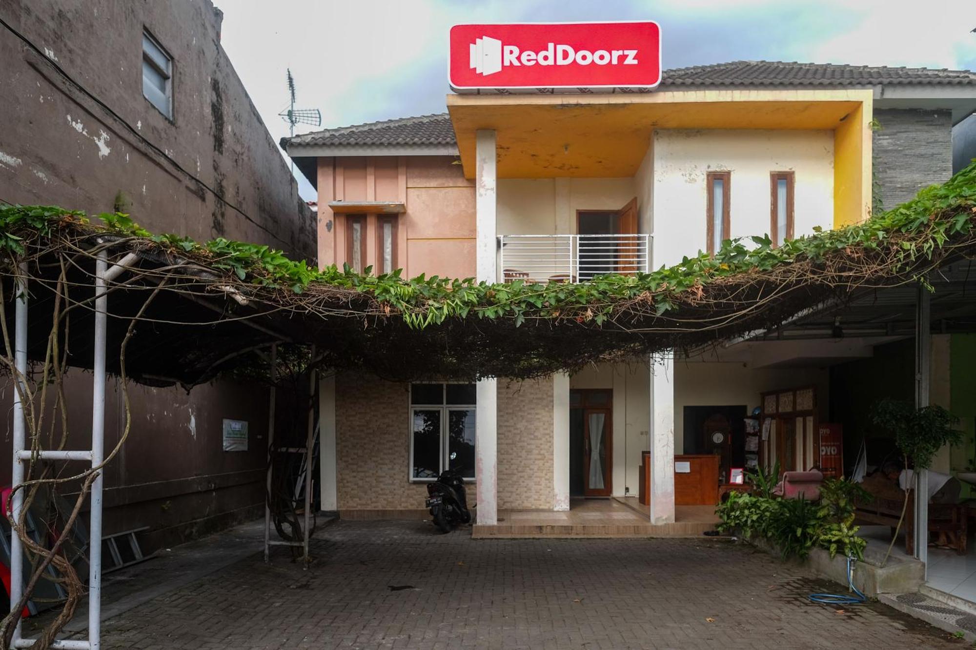 Reddoorz Syariah Near Pakuwon Mall Jogja Kejayan Екстериор снимка